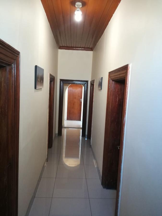 White House Lodge On Main Beaufort West Exterior photo